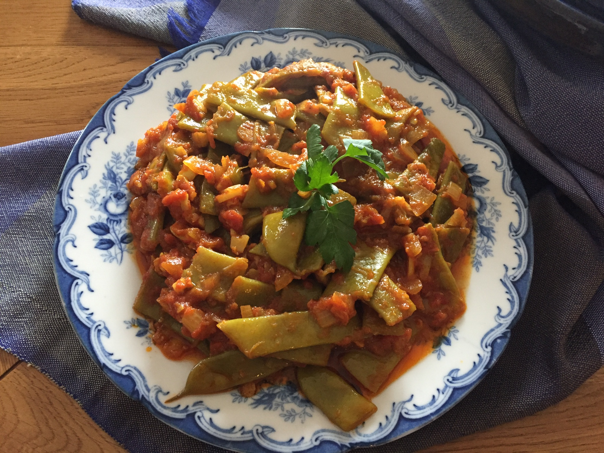 Loubié Bizeit ( Flat Beans in Tomato Sauce) Culinae Mundi